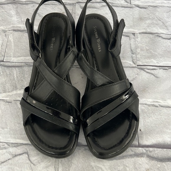 Studio Works black wedge strappy sandals size 8M - Picture 3 of 9